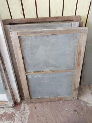 OLD WINDOWS FOR CRAFTING