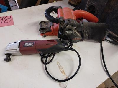 BLACK &DECKER SANDER WITH BAG AND CHICAGO