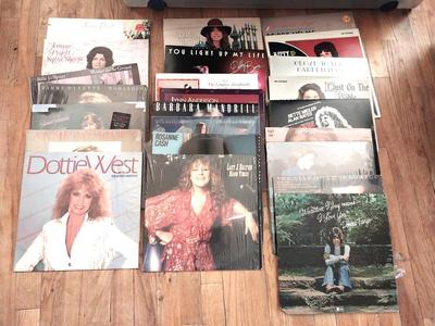 COUNTRY FAVORITES ON LP'S