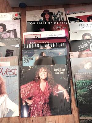 COUNTRY FAVORITES ON LP'S