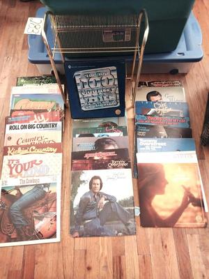 METAL RECORD HOLDER AND COUNTRY MUSIC LP'S