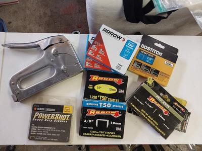 STAPLER AND MULTI BOXES OF STAPELS