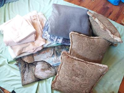 SOFT BLANKETS, SHEETS, WILDLIFE THROW AND THROW PILLOWS