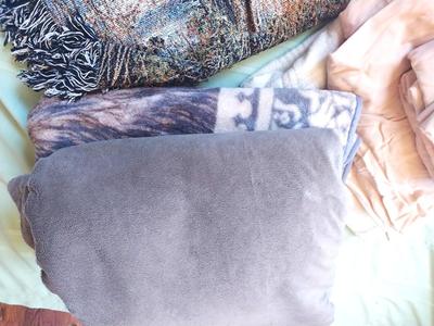 SOFT BLANKETS, SHEETS, WILDLIFE THROW AND THROW PILLOWS