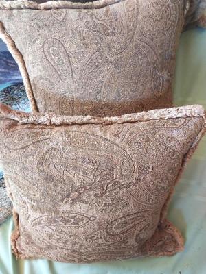 SOFT BLANKETS, SHEETS, WILDLIFE THROW AND THROW PILLOWS