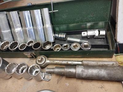VARIETY OF SOCKETS AND SOCKET WRENCHES
