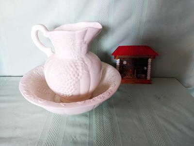 WASH BOWL AND CUTE WOODEN SHADOWBOX FIGURES