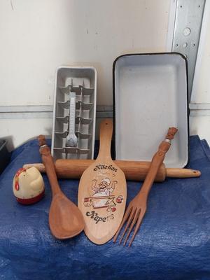 VINTAGE ICETRAY-ENAMEL PAN-CHICKEN TIMER AND MORE