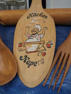 VINTAGE ICETRAY-ENAMEL PAN-CHICKEN TIMER AND MORE