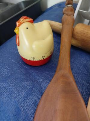 VINTAGE ICETRAY-ENAMEL PAN-CHICKEN TIMER AND MORE