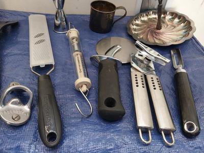 COOKING UTENSILS-TEMP. GAUGE-PIZZA CUTTER MUCH MORE