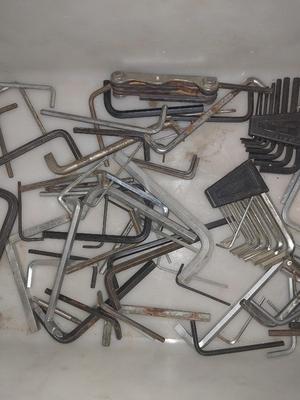 ASSORTMENT OF HEX KEYS