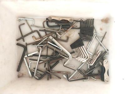 ASSORTMENT OF HEX KEYS
