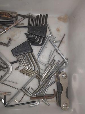 ASSORTMENT OF HEX KEYS