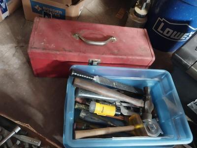 METAL CARRY TOOLBOX AND VARIETY OF HAND TOOLS