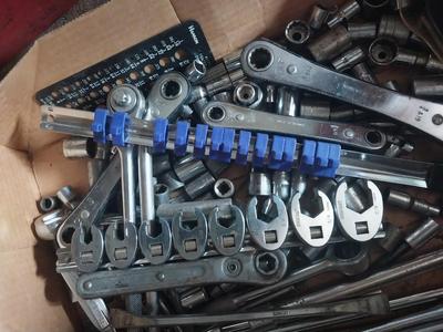 BIG ASSORTMENT OF SOCKETS AND SOCKET WRENCHES