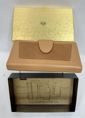 Sale Photo Thumbnail #127: In new condition with original box