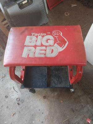 BIG RED MECHANICS SEAT ON CASTERS