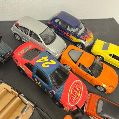 LOT 140: Big Lot of Assorted Toy Cars and Trucks