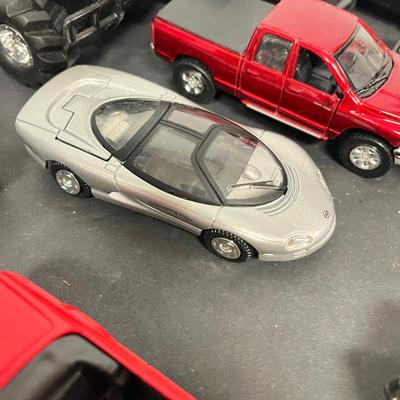 LOT 140: Big Lot of Assorted Toy Cars and Trucks