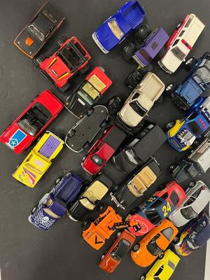 LOT 140: Big Lot of Assorted Toy Cars and Trucks