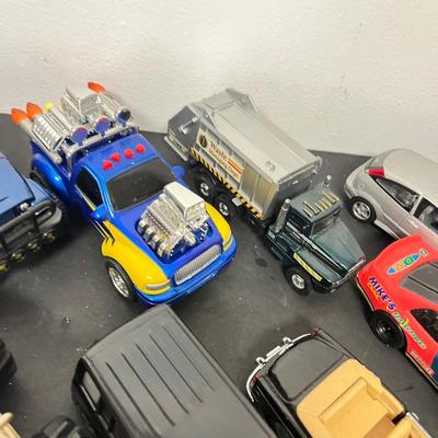 LOT 140: Big Lot of Assorted Toy Cars and Trucks