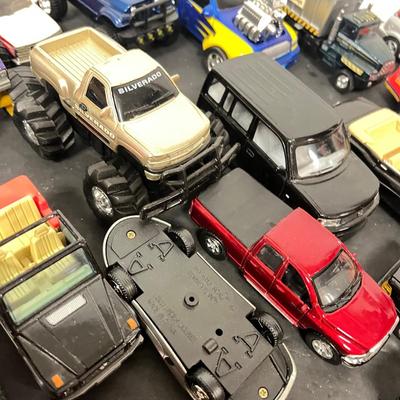 LOT 140: Big Lot of Assorted Toy Cars and Trucks