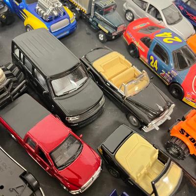 LOT 140: Big Lot of Assorted Toy Cars and Trucks