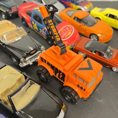 LOT 140: Big Lot of Assorted Toy Cars and Trucks