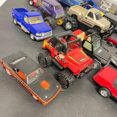 LOT 140: Big Lot of Assorted Toy Cars and Trucks
