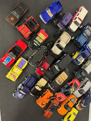 LOT 140: Big Lot of Assorted Toy Cars and Trucks