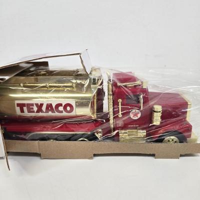 LOT 161: Texaco Trucks and Sky Chief Truck Bank/ NIB