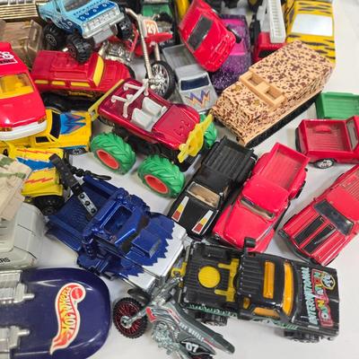LOT 174: HotWheels Car Launcher and Multiple Cars