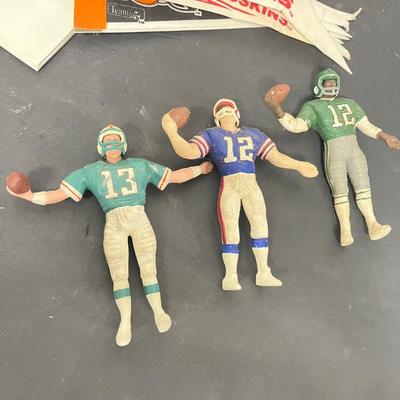 LOT 181: Vintage Sports Collectibles, - Baseball, Football, Basketball