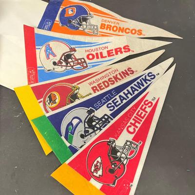 LOT 181: Vintage Sports Collectibles, - Baseball, Football, Basketball