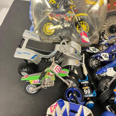 LOT 185: Big Lot of Toys - Motorcycles and More