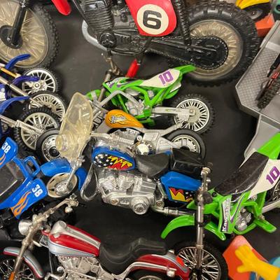 LOT 185: Big Lot of Toys - Motorcycles and More