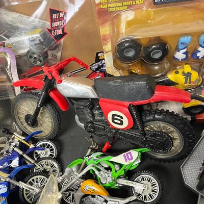 LOT 185: Big Lot of Toys - Motorcycles and More