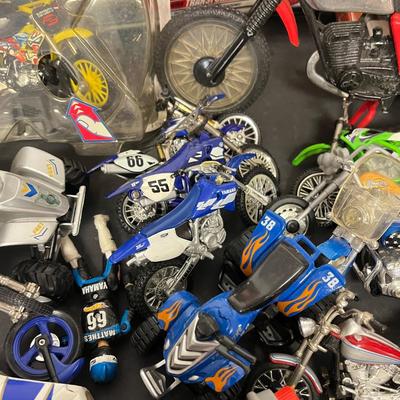 LOT 185: Big Lot of Toys - Motorcycles and More