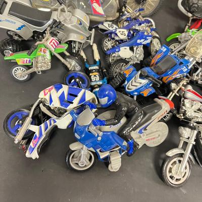 LOT 185: Big Lot of Toys - Motorcycles and More