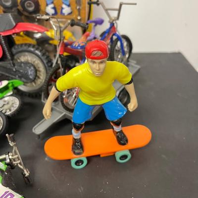 LOT 185: Big Lot of Toys - Motorcycles and More