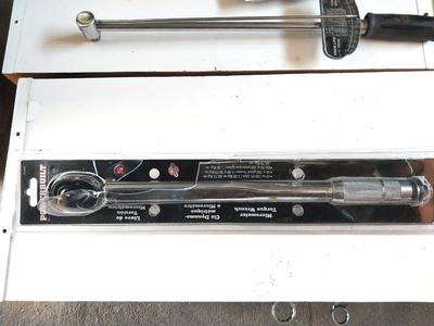 MICROMETER TORQUE WRENCH AND CREWLINE TORQUE WRENCH