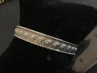 Beautiful Hinged texture Cuff