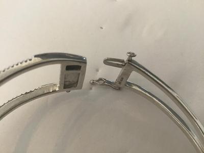 Beautiful BR Hinged Bracelet Locking. Black And Clear Rhinestone Pave Set