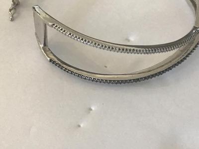 Beautiful BR Hinged Bracelet Locking. Black And Clear Rhinestone Pave Set