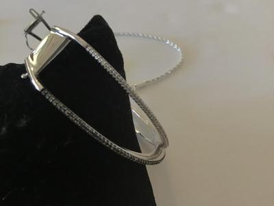 Beautiful BR Hinged Bracelet Locking. Black And Clear Rhinestone Pave Set