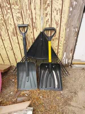 RAKE AND TWO PLASTIC SHOVALS
