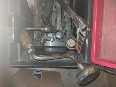 PLASTIC TOOLBOX FILLED WITH MICSELANEOUS TOOLS