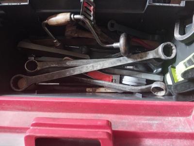 PLASTIC TOOLBOX FILLED WITH MICSELANEOUS TOOLS