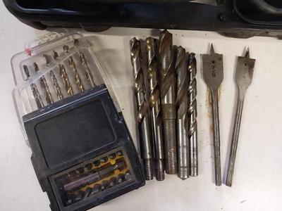 BLACK & DECKER ELEXTRIC DRILL AND DRILL BITS